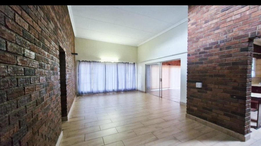 5 Bedroom Property for Sale in Elandsrand North West